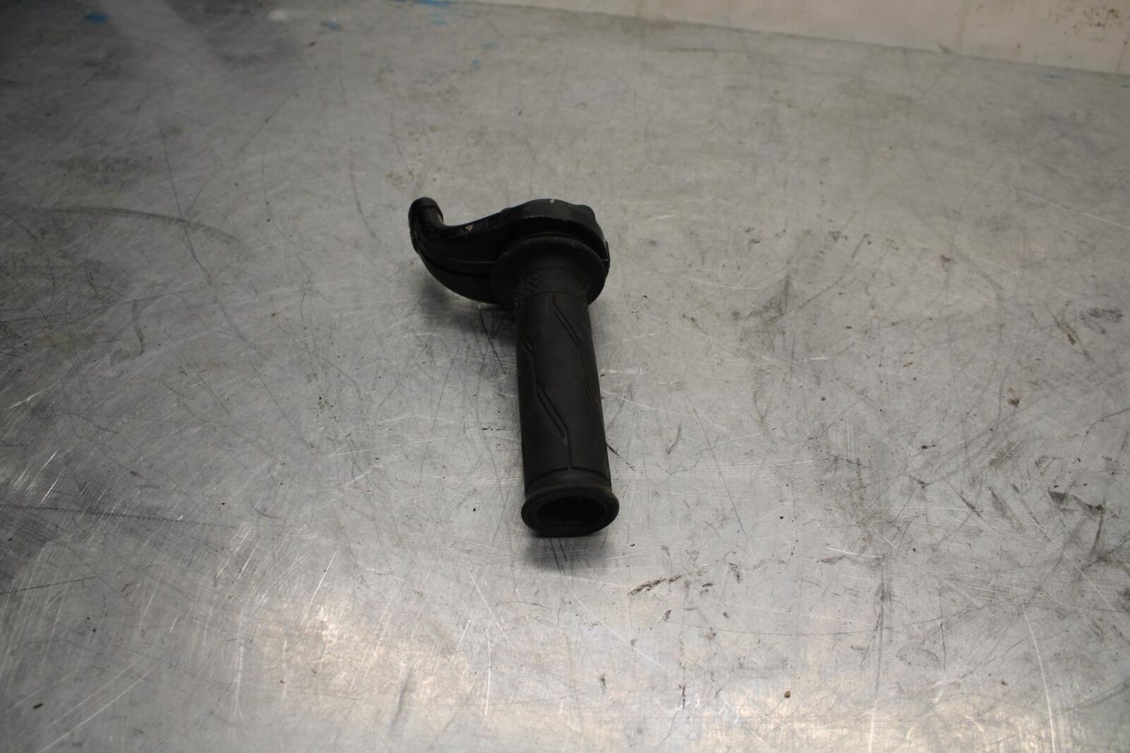 07-08 YAMAHA YZF R1 THROTTLE CABLE LINE HOUSING GUIDE BB425