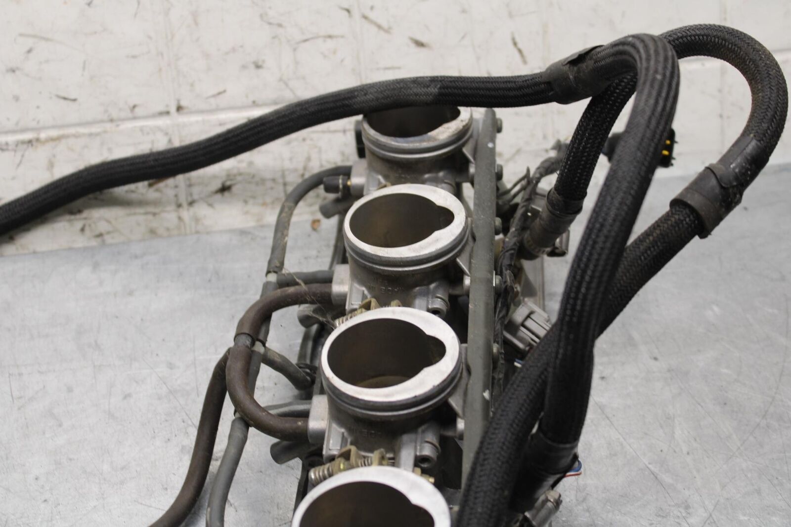 2000 Kawasaki Ninja ZX12R ZX1200A MAIN FUEL INJECTORS / THROTTLE BODIES BB565