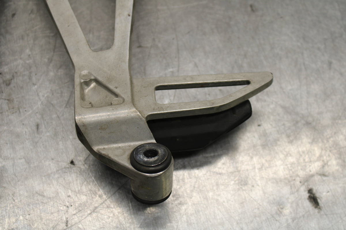 15-16 HONDA CB300F REAR BACK PASSENGER PEG SET PAIR BB740