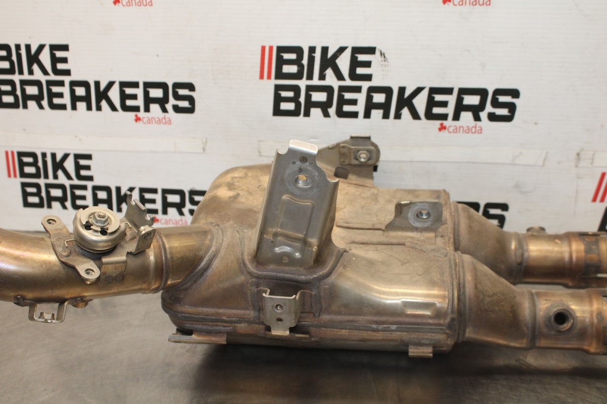 17 YAMAHA FZ10 EXHAUST MIDPIPE MID MIDDLE PIPE BB00