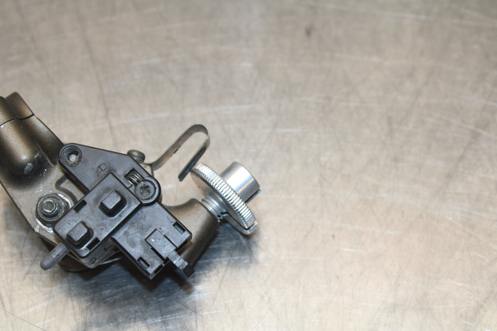 04-05 KAWASAKI NINJA ZX10R CLUTCH LEVER PERCH MOUNT BRACKET BB163