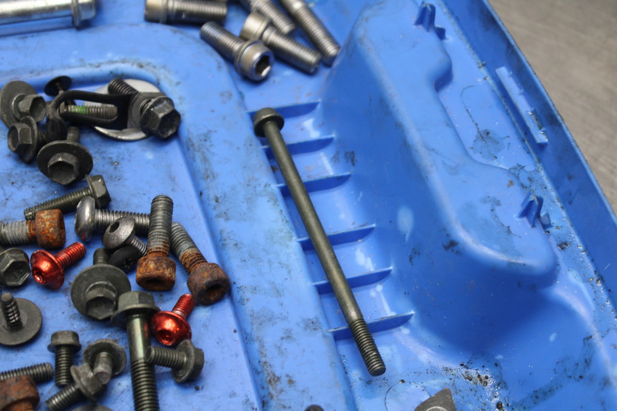 05-06 SUZUKI GSXR1000 MOUNTING BOLTS HARDWARE SCREWS BB857