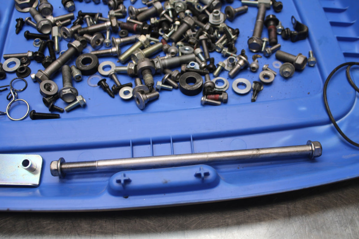 24 KAWASAKI NINJA 500 ABS MOUNTING BOLTS HARDWARE MOTOR SCREWS BB818