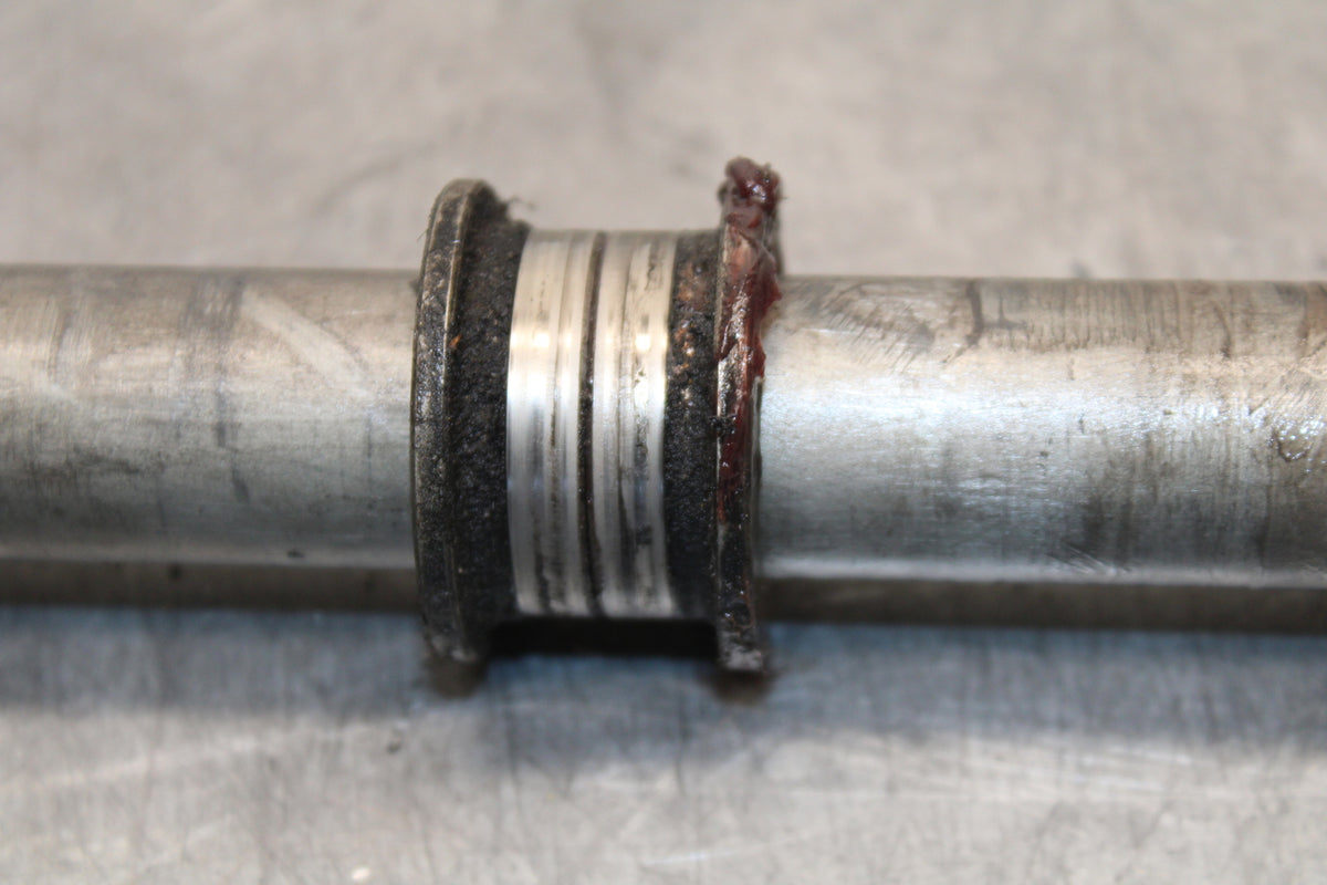 09-12 KAWASAKI NINJA ZX6R ZX600R FRONT WHEEL RIM AXLE BOLT 41068-0604 BB656