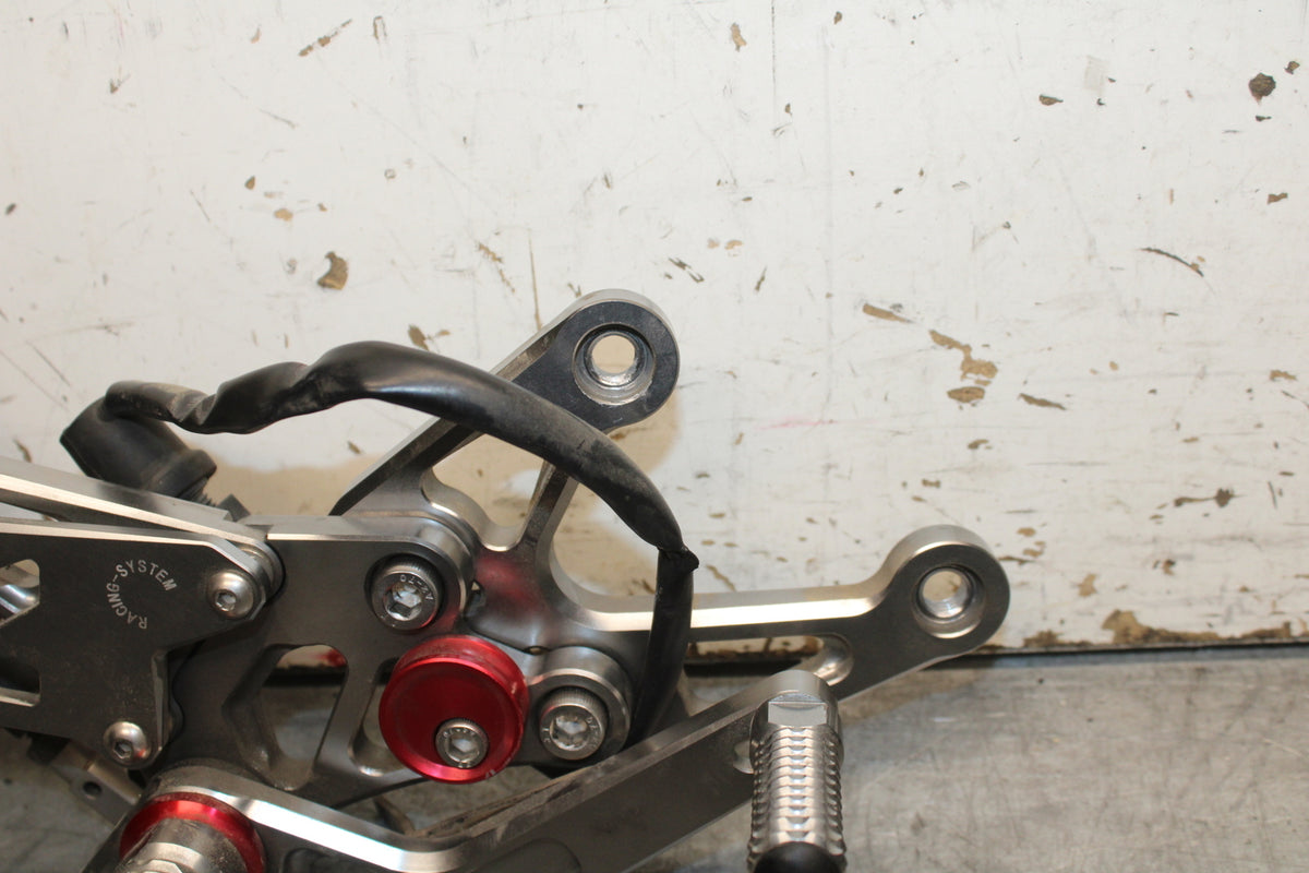 07-08 YAMAHA YZF R1 RIGHT REARSET REAR SET DRIVER FOOT PEG REST STOP BB724