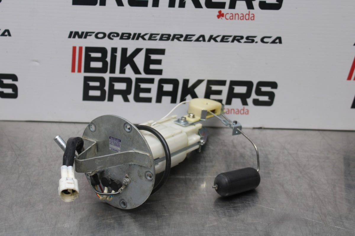 11-22 SUZUKI GSXR 600  FUEL PUMP GAS PETROL SENDER UNIT BB193