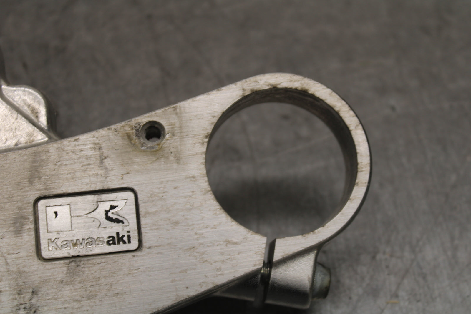 00-02 KAWASAKI NINJA ZX6R FORKS UPPER TRIPLE TREE CLAMP BB750