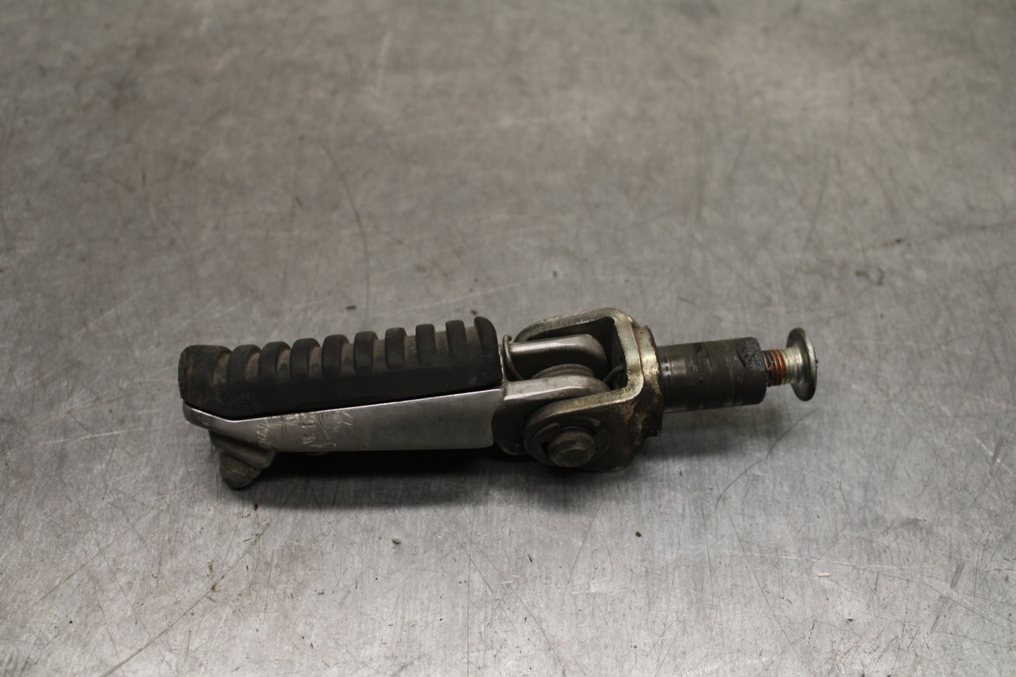 00-02 KAWASAKI NINJA ZX6R LEFT FRONT FOOT REST PEG STEP BB750