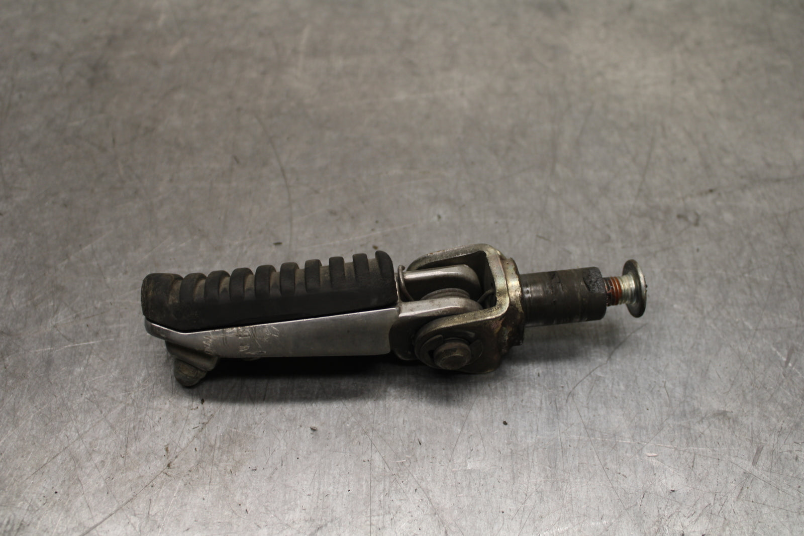 00-02 KAWASAKI NINJA ZX6R LEFT FRONT FOOT REST PEG STEP BB750