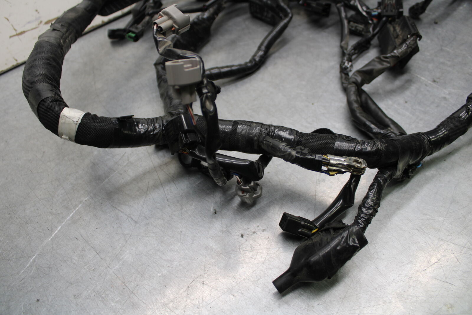 16 KAWASAKI NINJA ZX10R MAIN ENGINE WIRING HARNESS 26031-2117  BB650