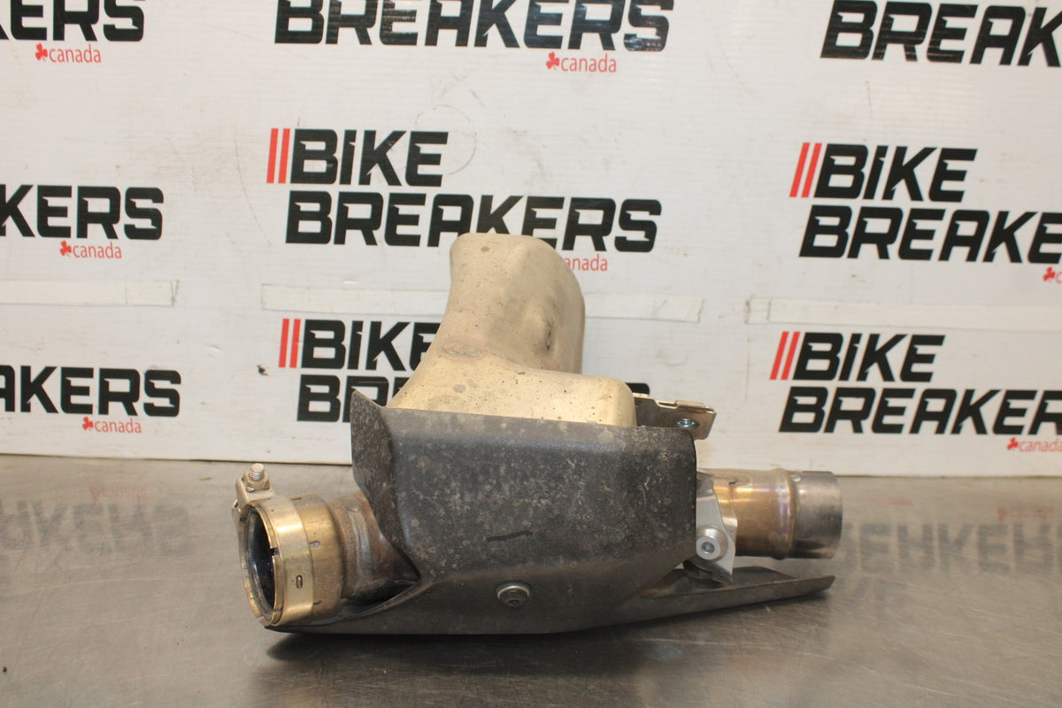 24-25 KAWASAKI NINJA ZX6R EXHAUST MIDPIPE MID CAT MIDDLE PIPE BB939
