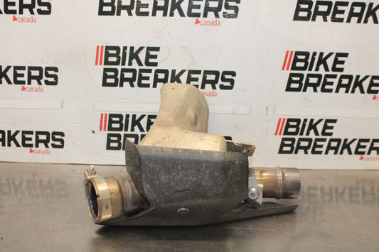 24-25 KAWASAKI NINJA ZX6R EXHAUST MIDPIPE MID CAT MIDDLE PIPE BB939