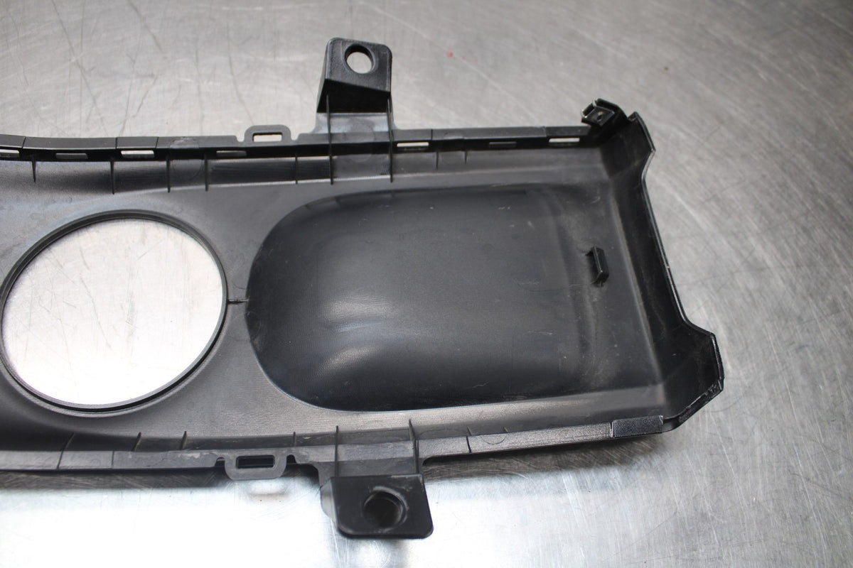 22-25 YAMAHA YZF R7 CENTER GAS TANK FUEL CELL PANEL COVER TRIM COWL BB769-B
