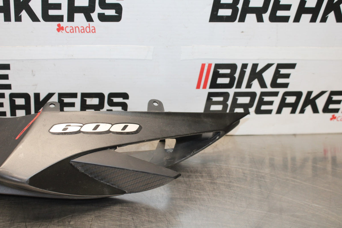 15-26 SUZUKI GSXR600 LEFT REAR BACK TAIL FAIRING COWL SHROUD BB888