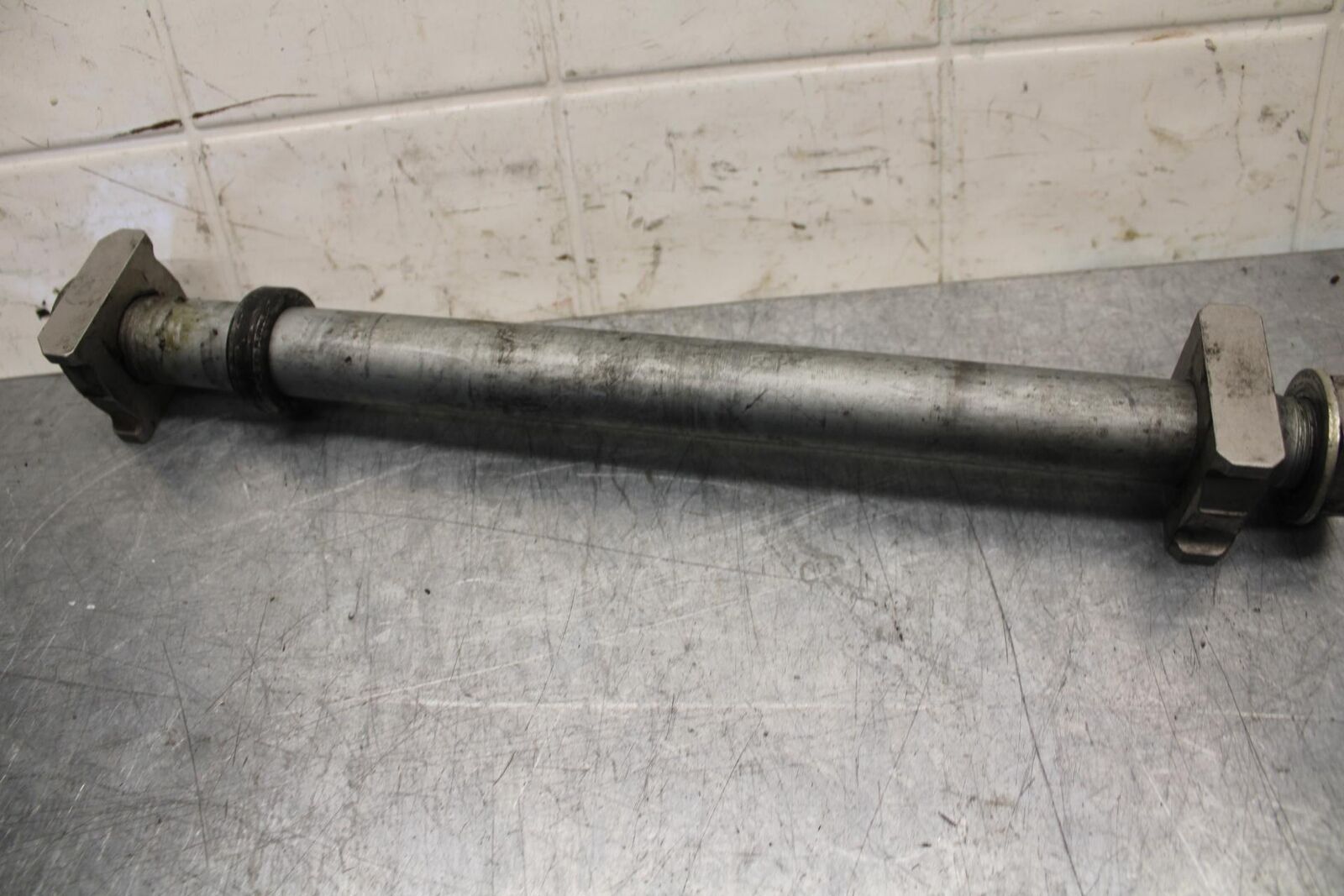 06-07 HONDA CBR1000RR REAR AXLE  WHEEL RIM PIVOT BOLT AXEL 42301-MEL-000  BB75