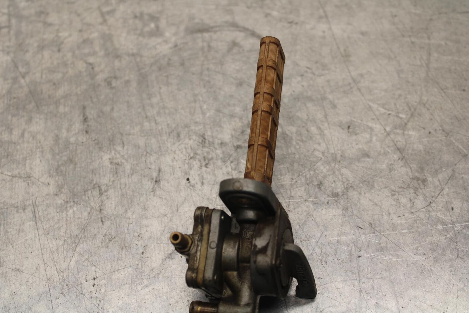 1985 Kawasaki Ninja 900R ZX900A FUEL GAS TANK PETCOCK SHUT ON OFF VALVE BB84