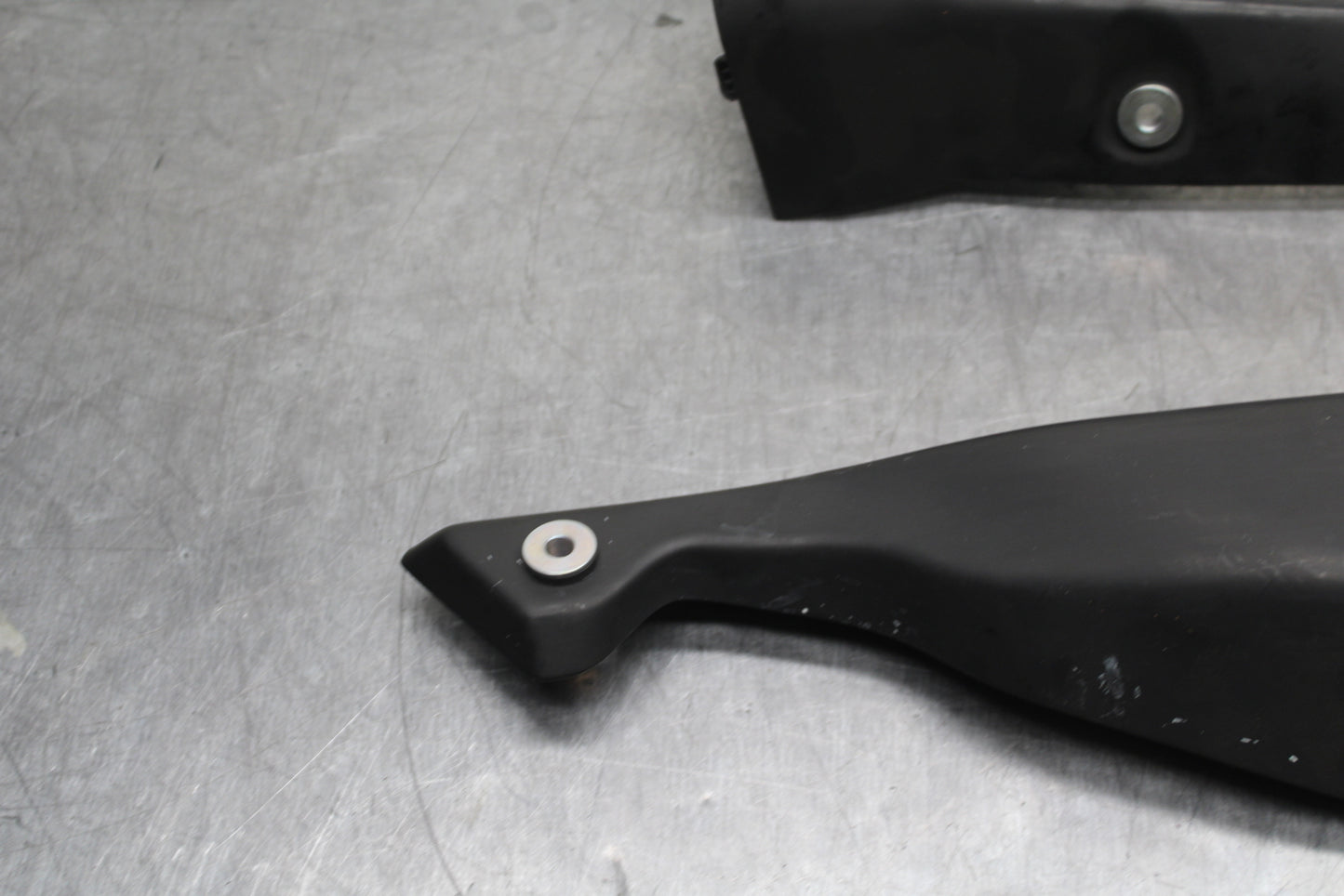 12-25 KAWASAKI NINJA ZX14R REAR MUFFLER EXHAUST PIPE COVER HEAT SHIELD BB757