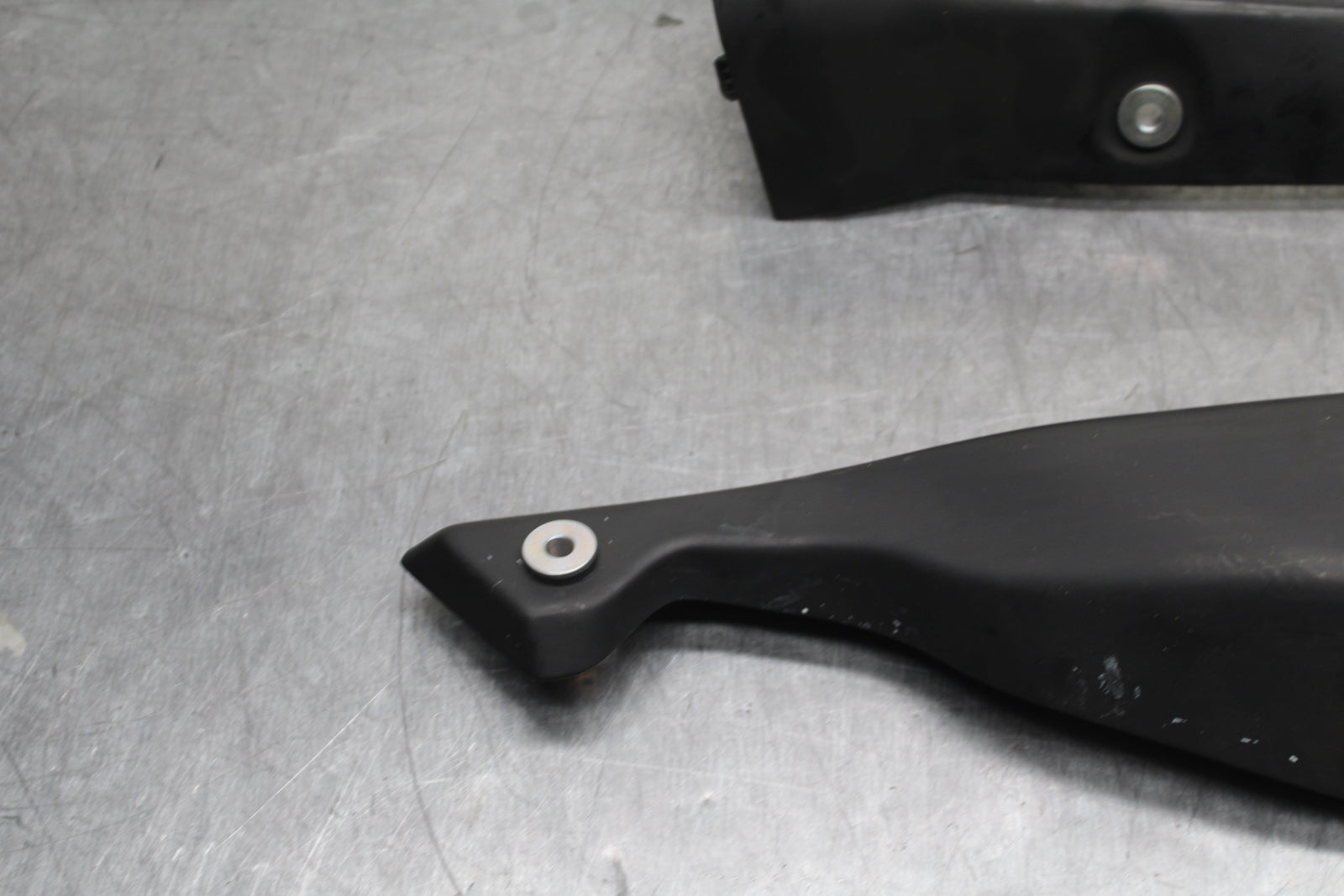 12-25 KAWASAKI NINJA ZX14R REAR MUFFLER EXHAUST PIPE COVER HEAT SHIELD BB757