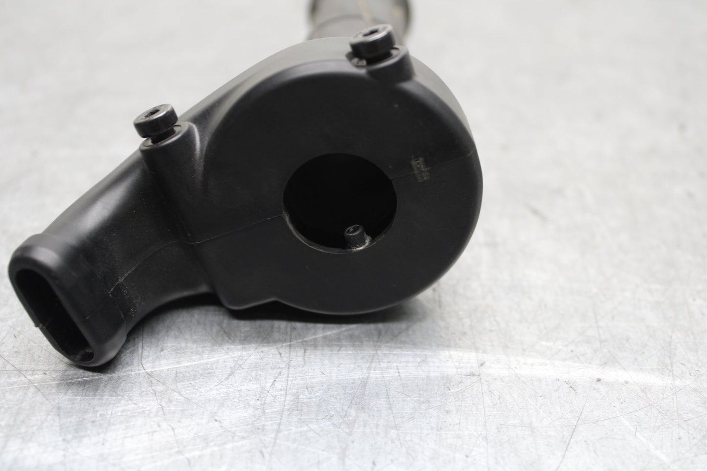 16 KAWASAKI NINJA ZX10R THROTTLE CABLE HOUSING AND TUBE BB650