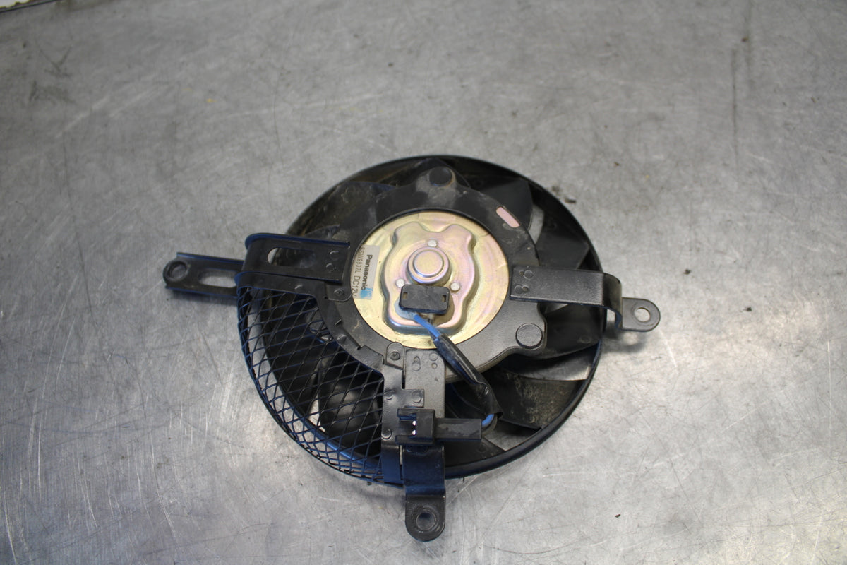 11-24 SUZUKI GSXR750 ENGINE RADIATOR COOLING FAN BB687
