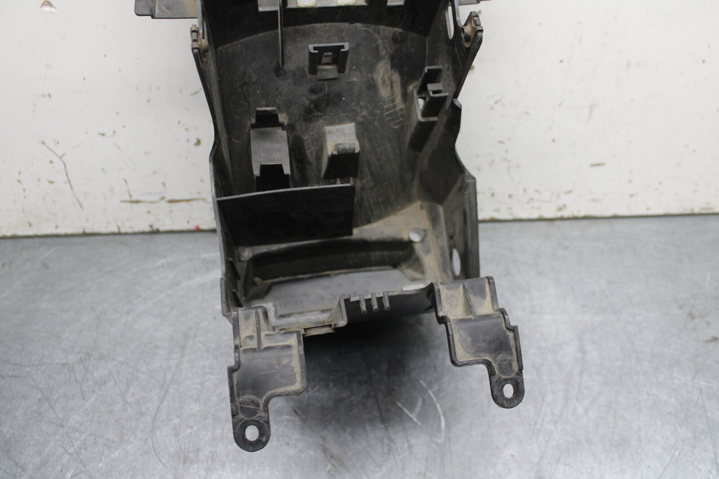 09-15 YAMAHA FZ6R REAR UNDERTAIL BATTERY TRAY PLASTIC 20S-21611-00-00  BB719