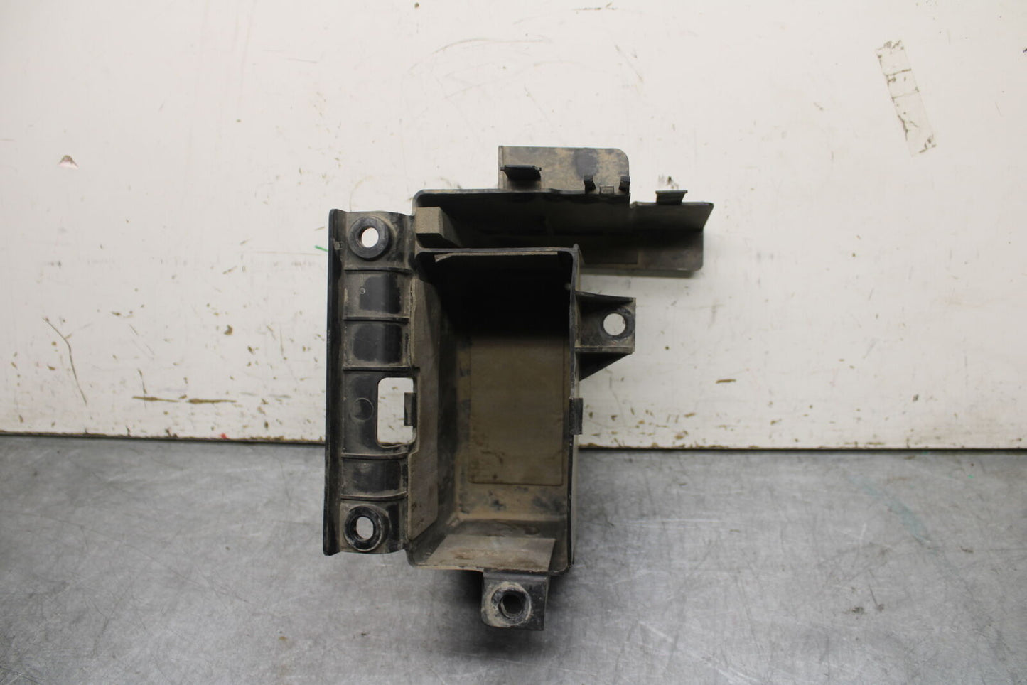 14-15 YAMAHA V STAR 1300 XVS1300CT TOURER BATTERY TRAY BOX HOLDER BB722