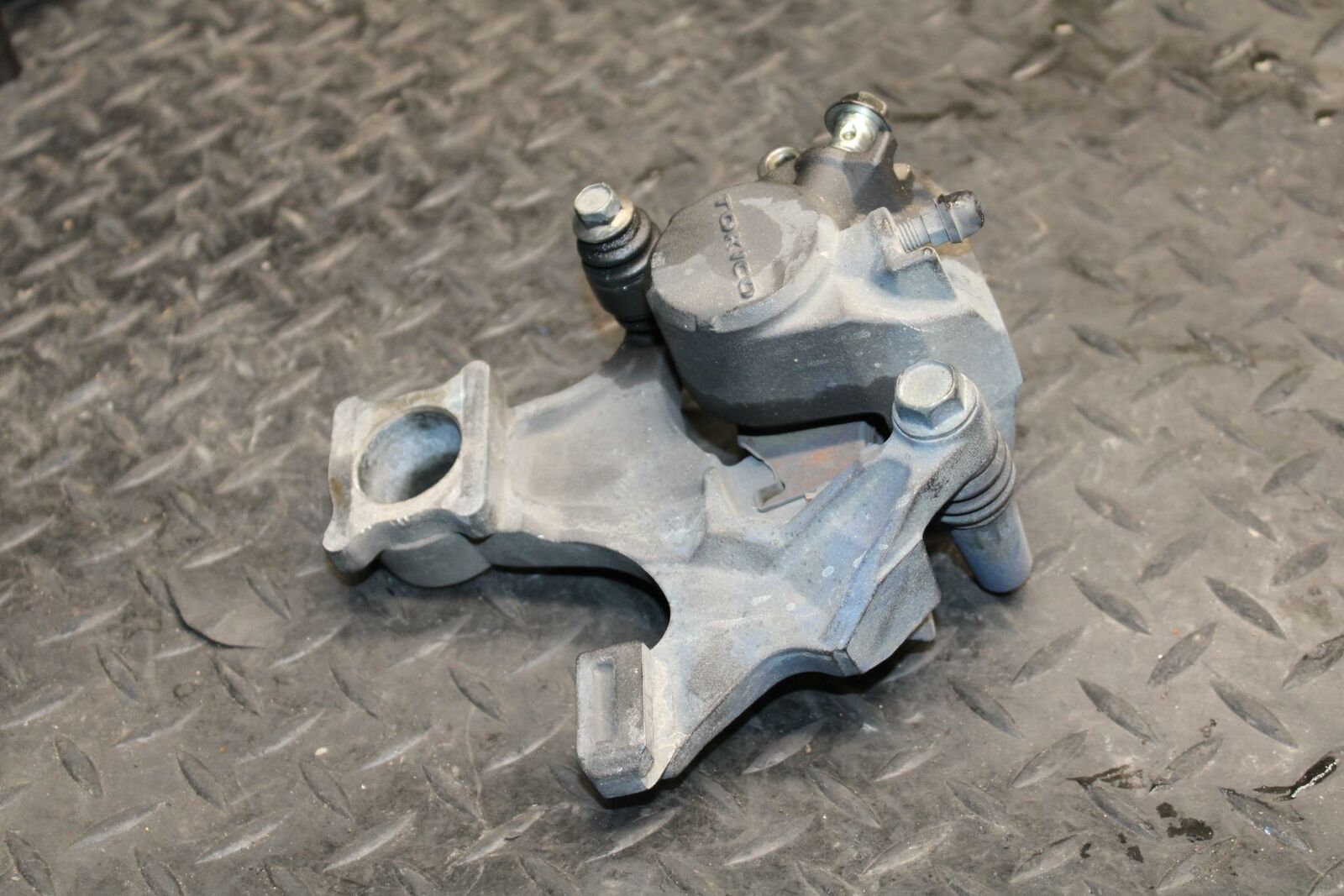 08-09 SUZUKI GSXR600 REAR BACK BRAKE CALIPER W MOUNT BRACKET BB204