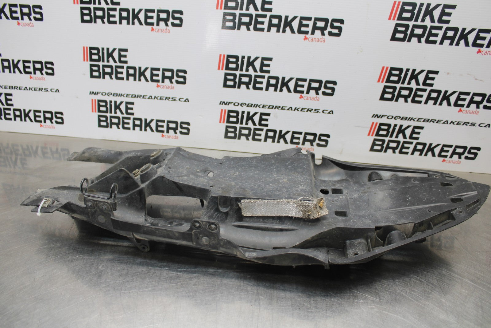 07-08 KAWASAKI NINJA ZX6R REAR BACK TAIL UNDERTAIL BATTERY TRAY PLASTIC BB203
