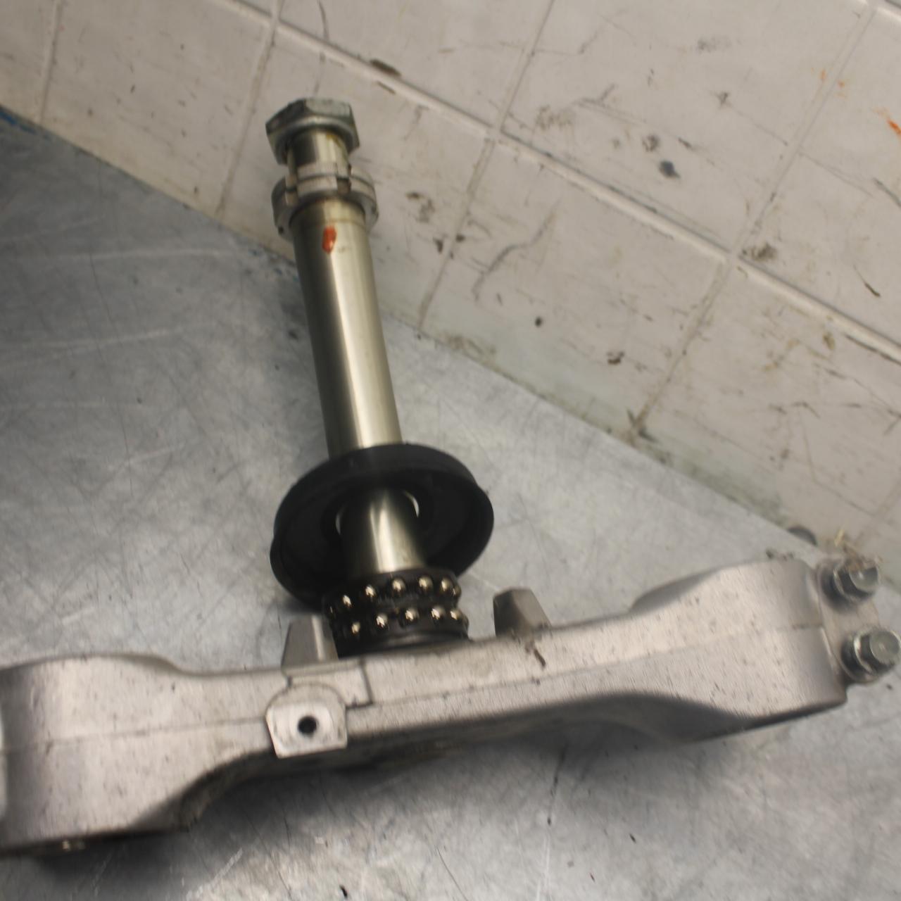 97-98 SUZUKI GSXR 600 SRAD FRONT FORKS CLAMP LOWER TRIPLE TREE STEM BB455