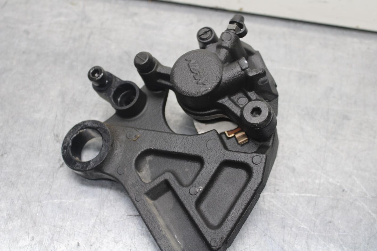 23 KAWASAKI NINJA ZX6R 636 REAR BACK BRAKE CALIPER W MOUNT BRACKET BB609
