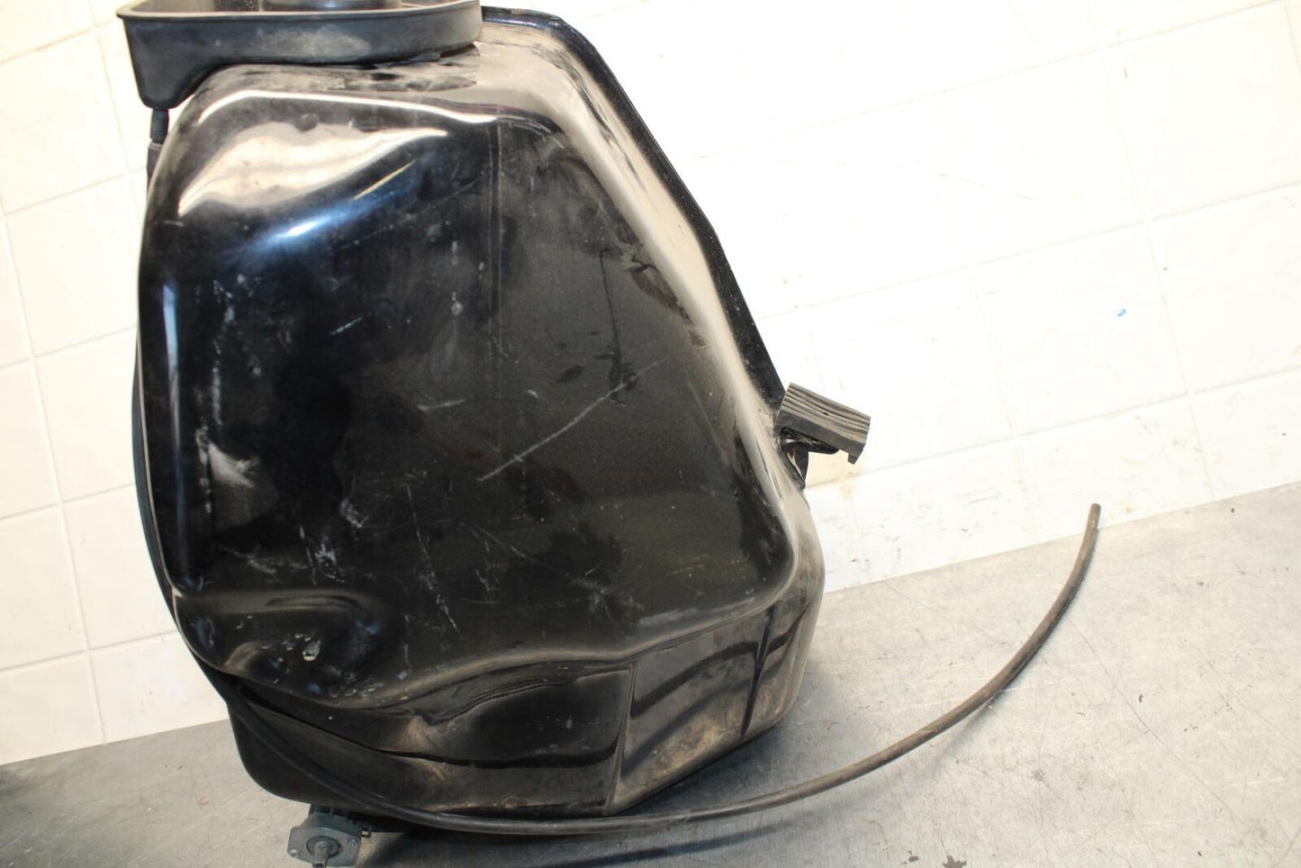 89-90 YAMAHA FZR600 GAS TANK FUEL CELL PETROL RESERVOIR 3HE-24110-10-00 BB76