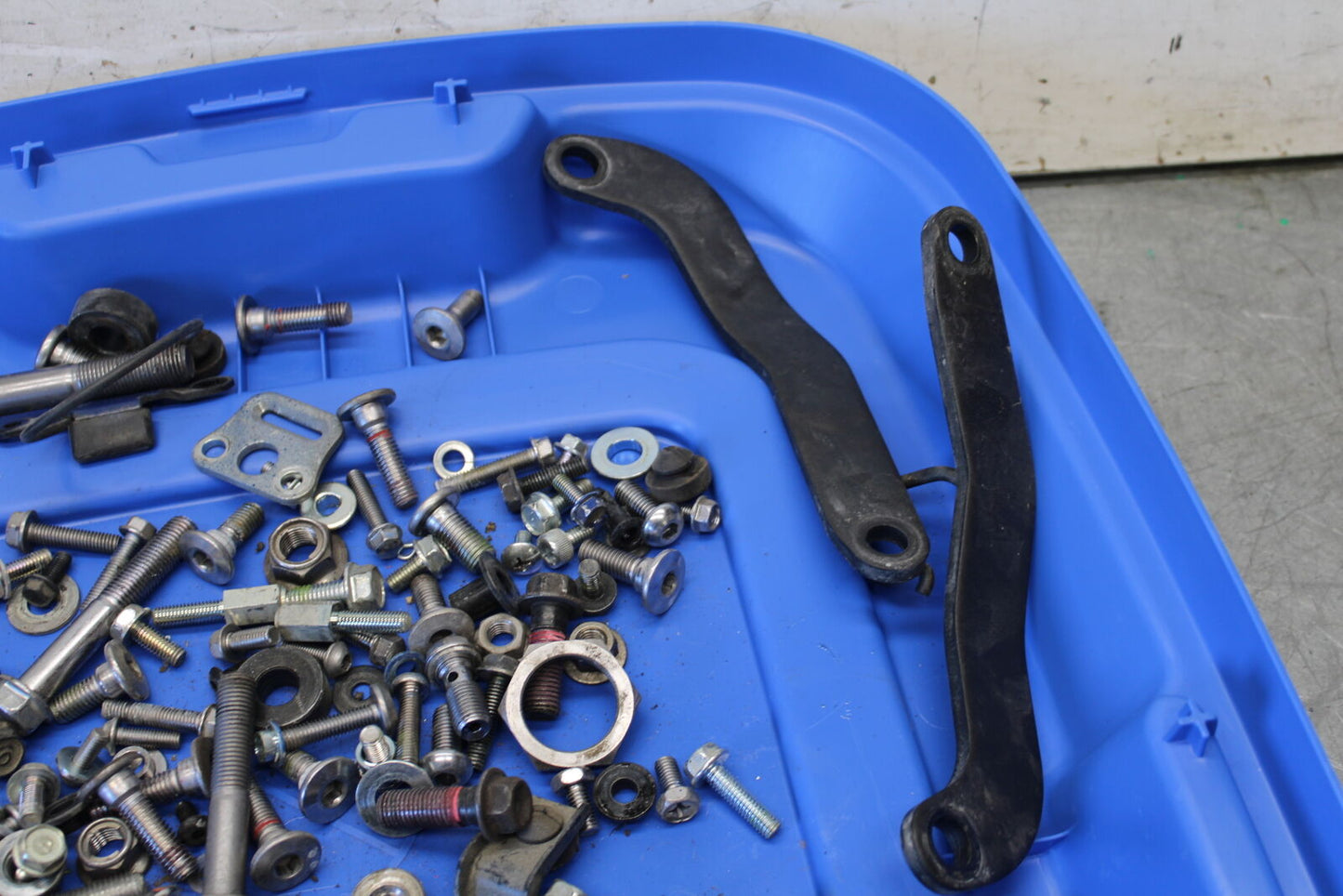 19-22 KAWASAKI Z400 ENGINE MOUNTING BOLTS HARDWARE MOTOR SCREWS BB708