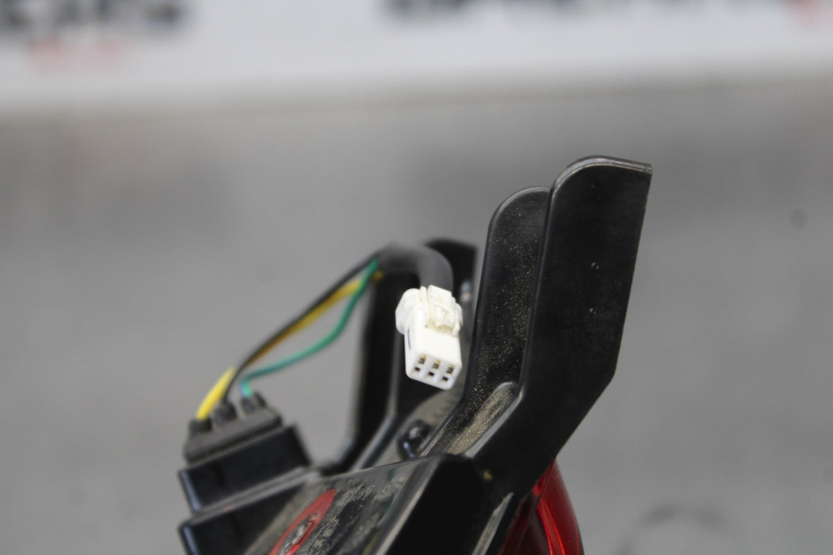 24-26 TRIUMPH DAYTONA 660 REAR TAIL TAILLIGHT BACK BRAKE LIGHT BB01