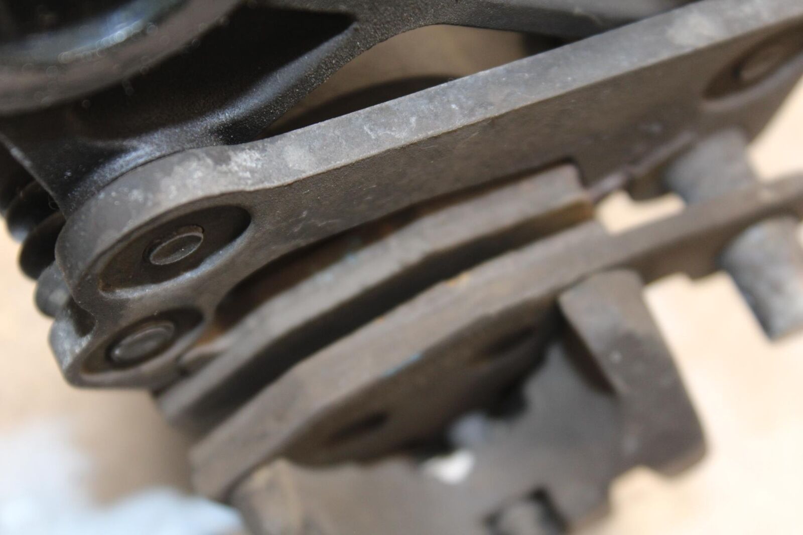 2011 Kawasaki Ninja ZX6R ZX600R REAR BACK BRAKE CALIPER W MOUNT BRACKET BB587