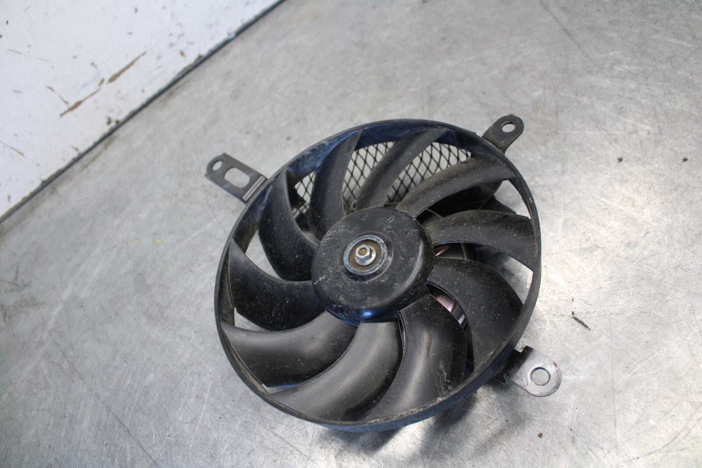 11-24 SUZUKI GSXR750 ENGINE RADIATOR COOLING FAN BB687