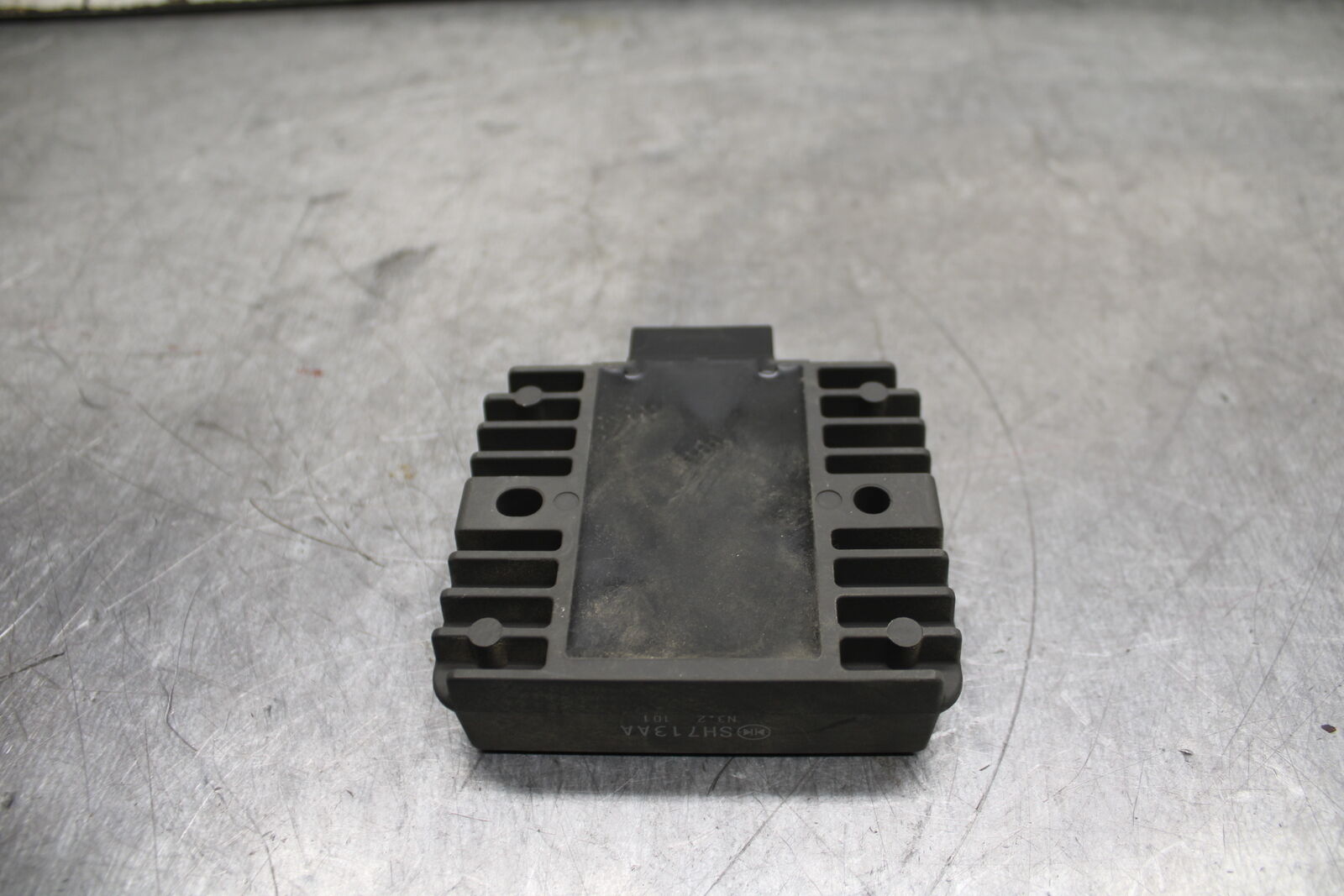 19-24 YAMAHA R3 RECTIFIER VOLTAGE REGULATOR BB736