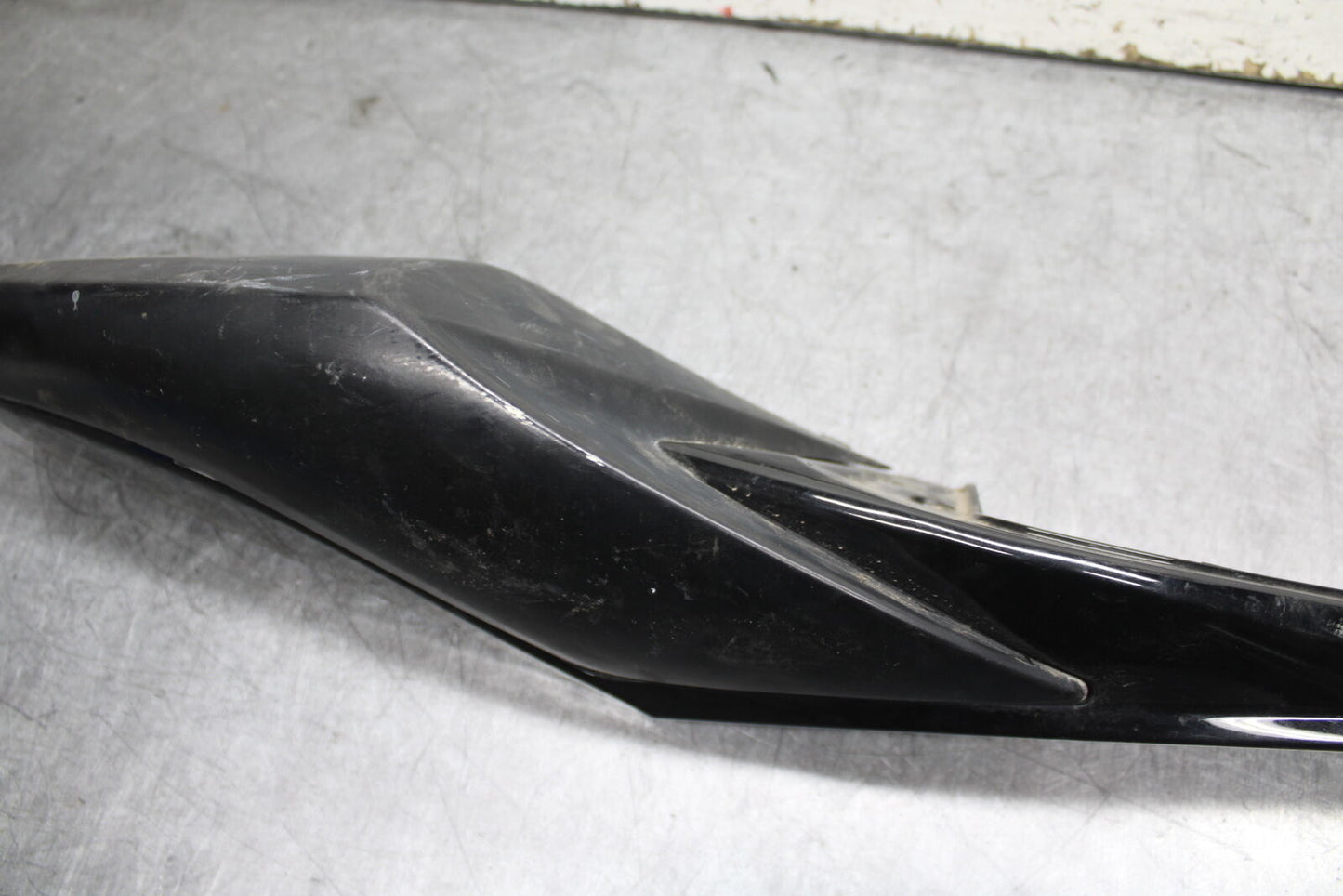 08-10 SUZUKI GSXR 600  RIGHT REAR BACK TAIL FAIRING COWL SHROUD BB101