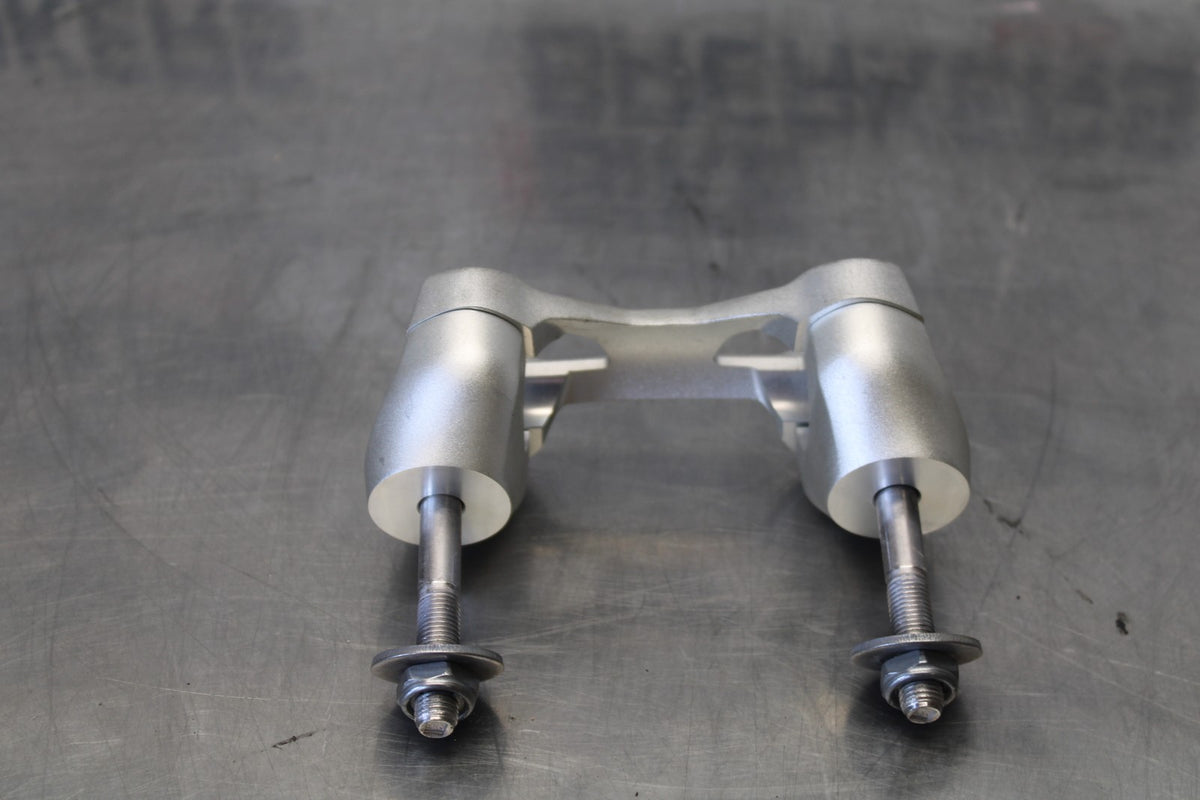 20 TRIUMPH STREET TRIPLE 765 HANDLEBAR RISERS BB864
