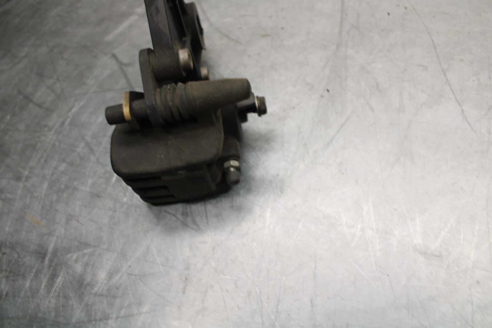 11-14 KAWASAKI VERSYS 650 LE 650C REAR BACK BRAKE CALIPER W MOUNT BRACKET BB498