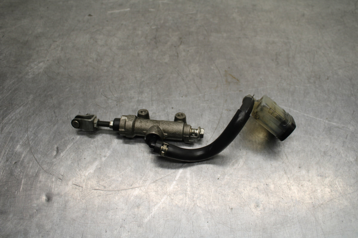 08-10 SUZUKI GSXR 600 REAR BACK BRAKE MASTER CYLINDER W RESERVOIR BB116