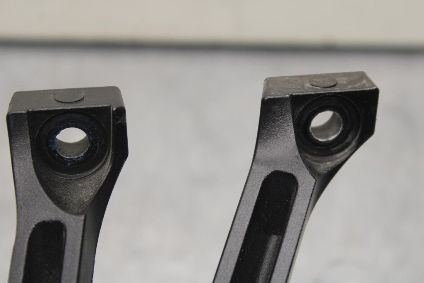 2011 Suzuki GSXR600 REAR BACK PASSENGER PEG SET PAIR BB602