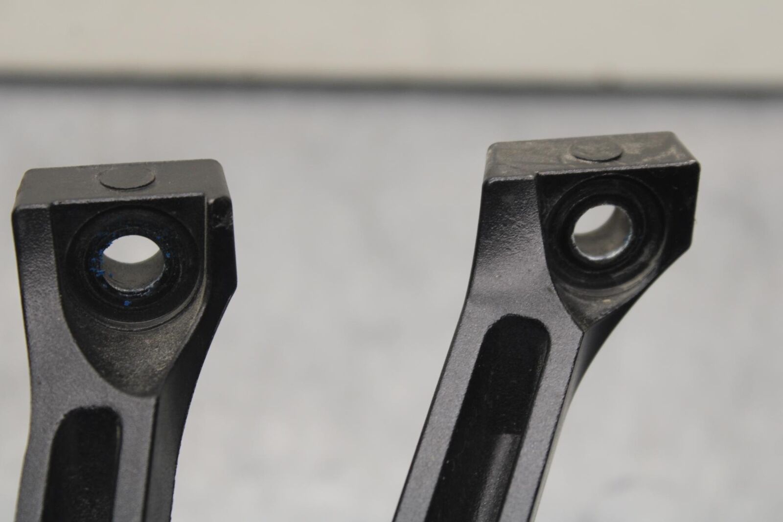 2011 Suzuki GSXR600 REAR BACK PASSENGER PEG SET PAIR BB602