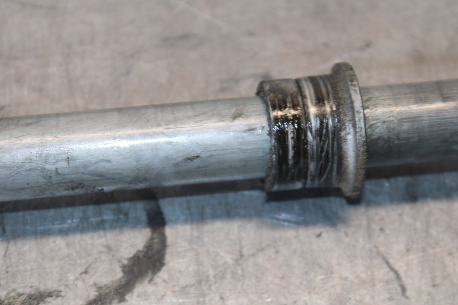 03-04 HONDA CBR600RR FRONT WHEEL RIM AXLE PIVOT BOLT 44301-MEE-000 BB661