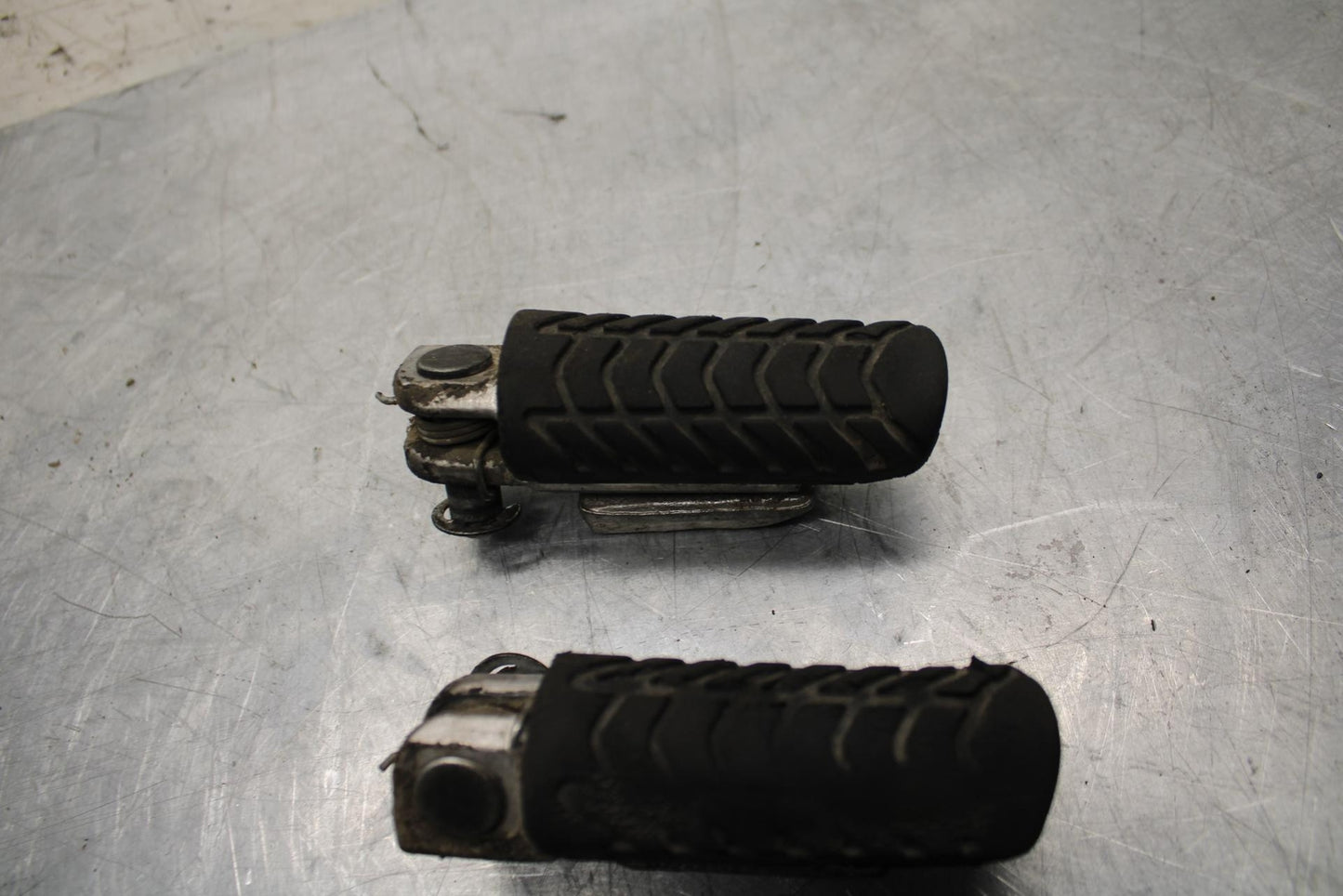 17 KAWASAKI VERSYS_X 300 FRONT FOOT RESTS PEGS STEPS SET PAIR BB504