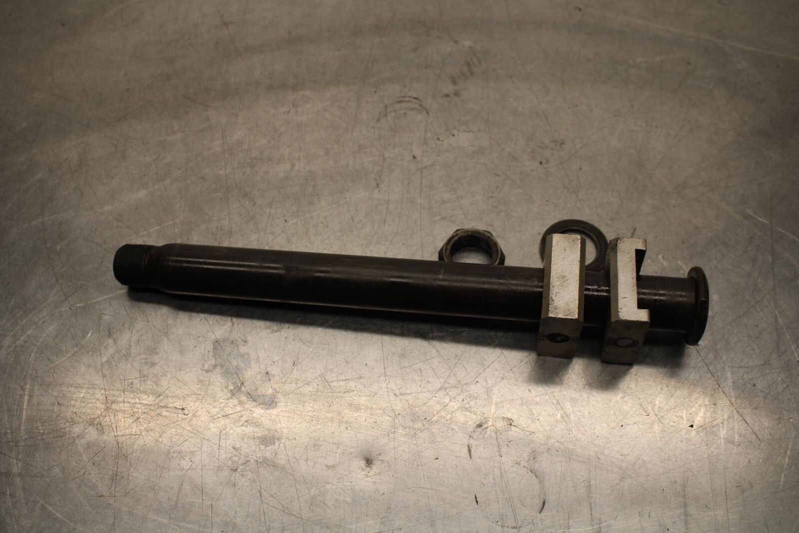 2007 Yamaha YZF R6S REAR AXLE BACK WHEEL PIVOT BOLT AXEL 5SL-25381-10-00 BB594
