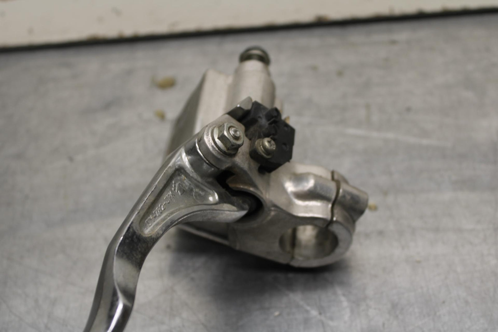 03-08 KAWASAKI VULCAN 1600 FRONT BRAKE MASTER CYLINDER BB616