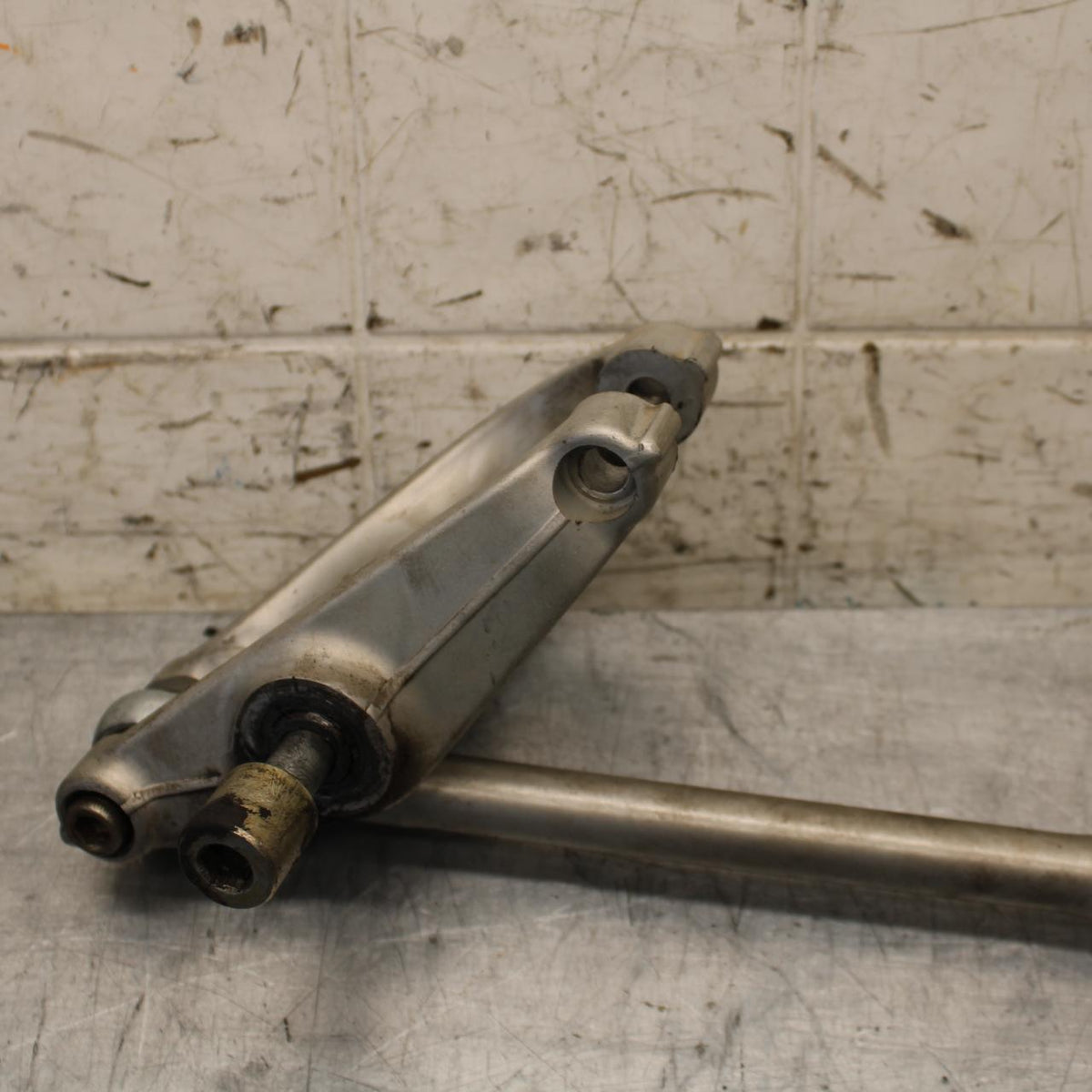 2005 Ducati Monster S2R REAR DOGBONE SHOCK LINKAGE LINK BB557