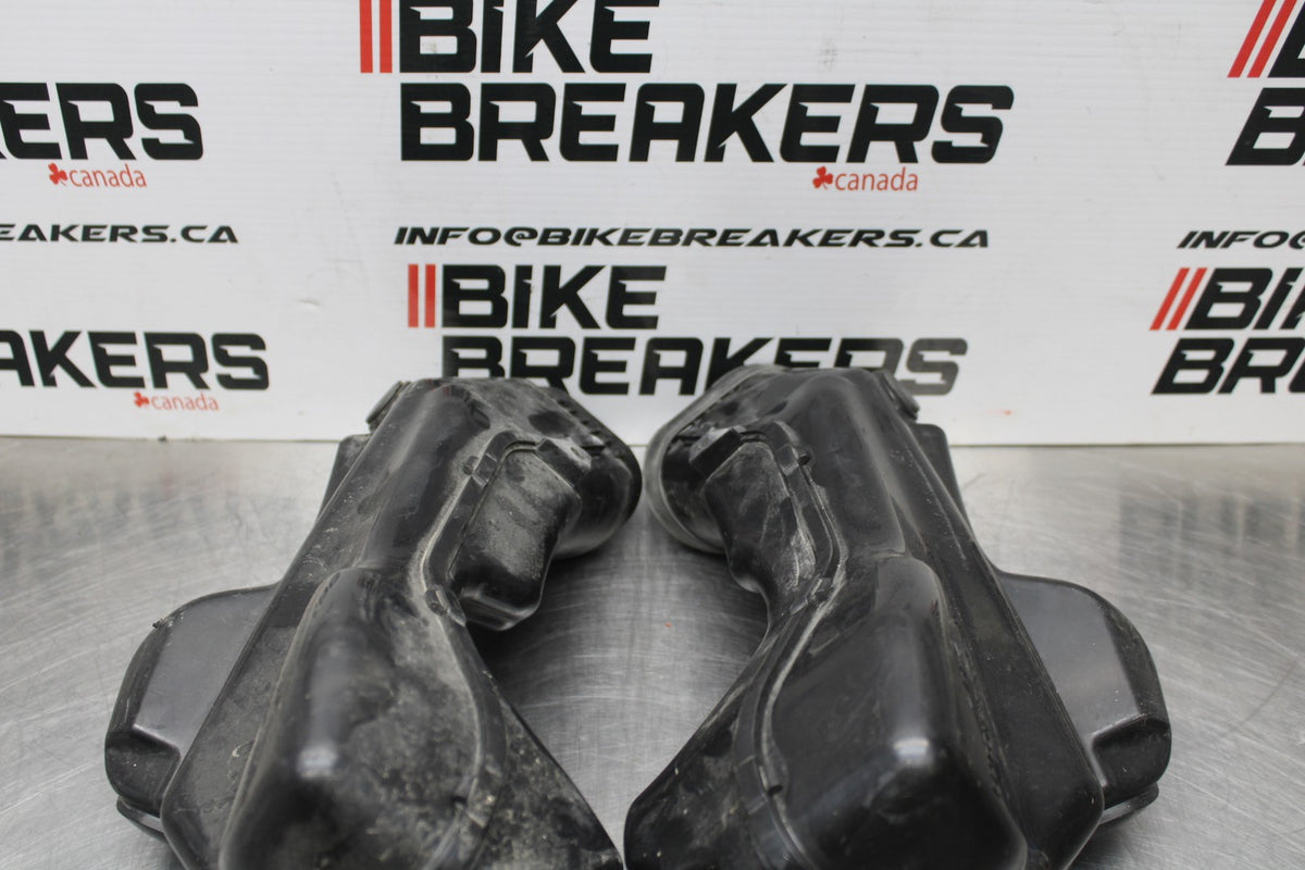 07 SUZUKI GSXR1000 RIGHT LEFT AIR INTAKE DUCTS BB770