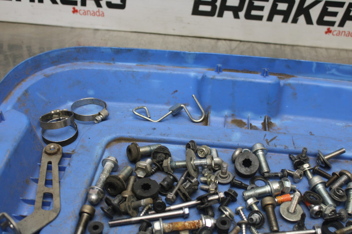 11-26 SUZUKI GSXR750 MOUNTING BOLTS HARDWARE SCREWS BB900