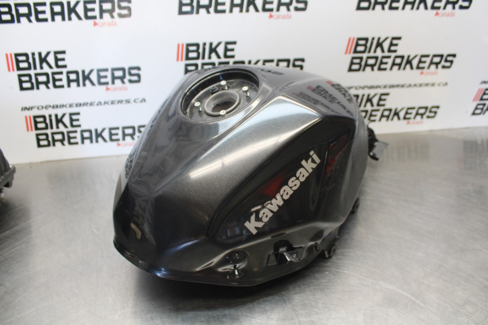 18-23 KAWASAKI NINJA 400 EX400 ABS GAS TANK FUEL CELL PETROL RESERVOIR BB192